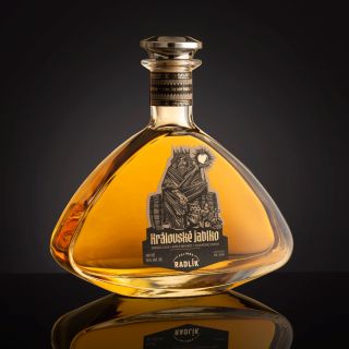 Toto je královské jablko 🍎. Single cask edice. Jde o speciální jablečný destilát, který zrál v dubovém sudu po italském...