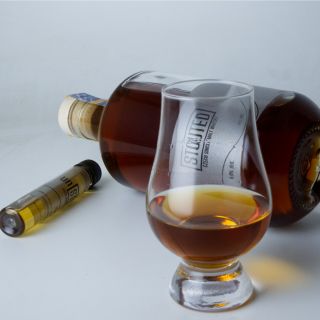 Tohle je náš STOUTED. Whisky, kterou vypálila @tosh_distillery_olomouc . Nenakuřovaná whisky zrála v STR sudu po víně, aby...